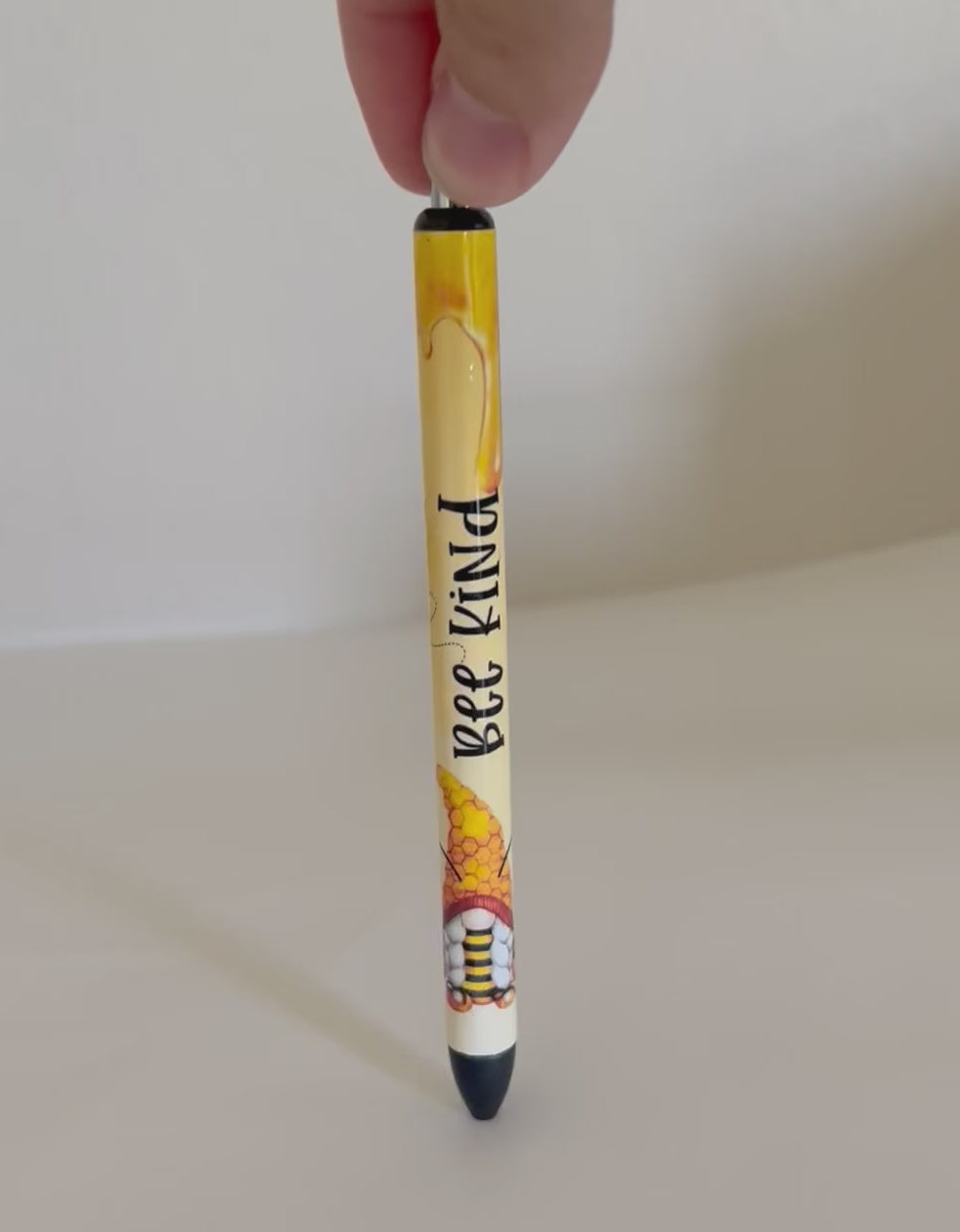 Bee kind pen spinning to show full design. 